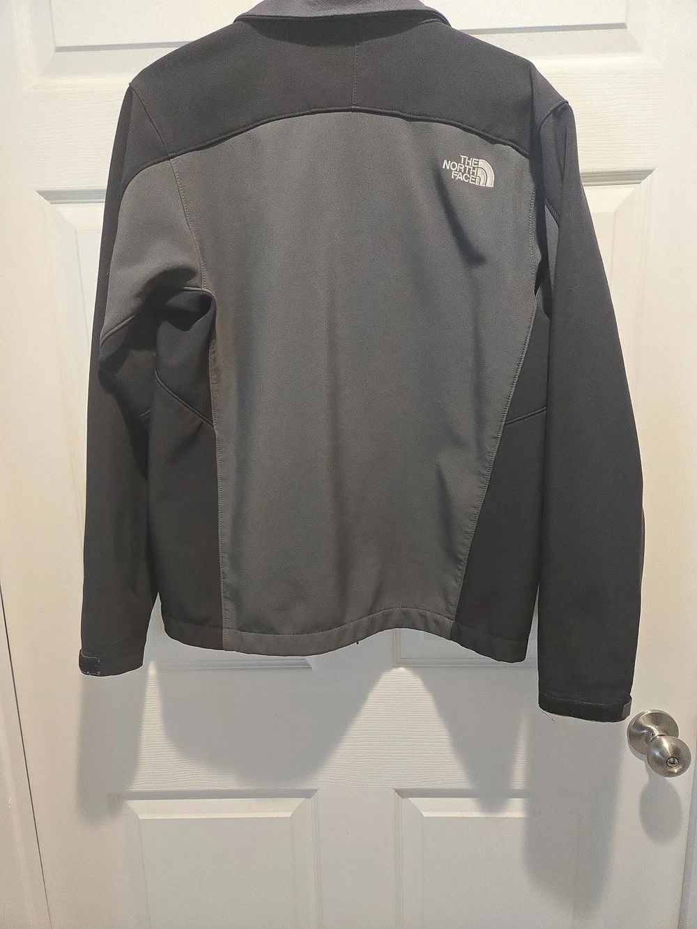 The North Face Men's Two-Tone Gray & Black Softshell Jacket